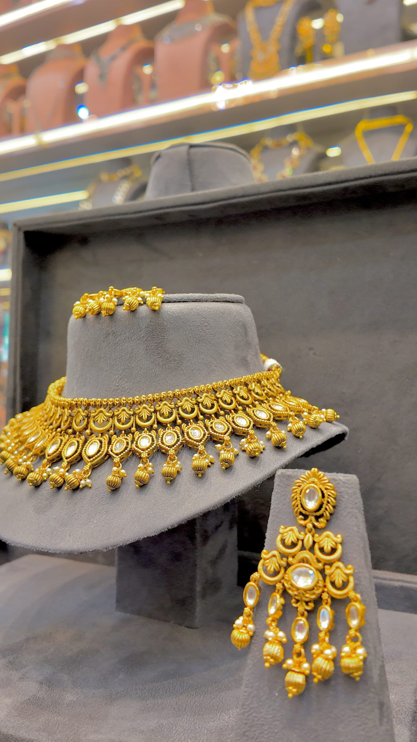 queen gold kundan set queen gold kundan set